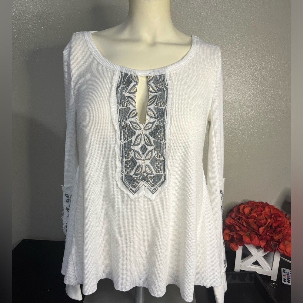 En Crème Thermal Embroidered Top